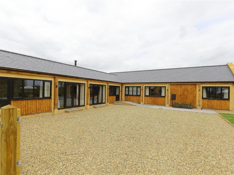 Park Stables Villa Wyck Rissington Exterior photo