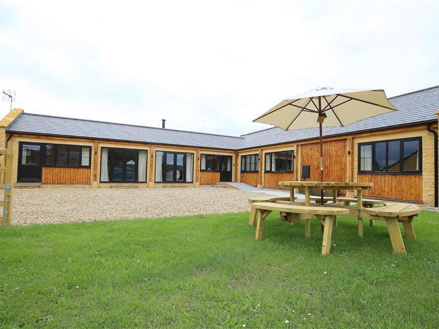 Park Stables Villa Wyck Rissington Exterior photo